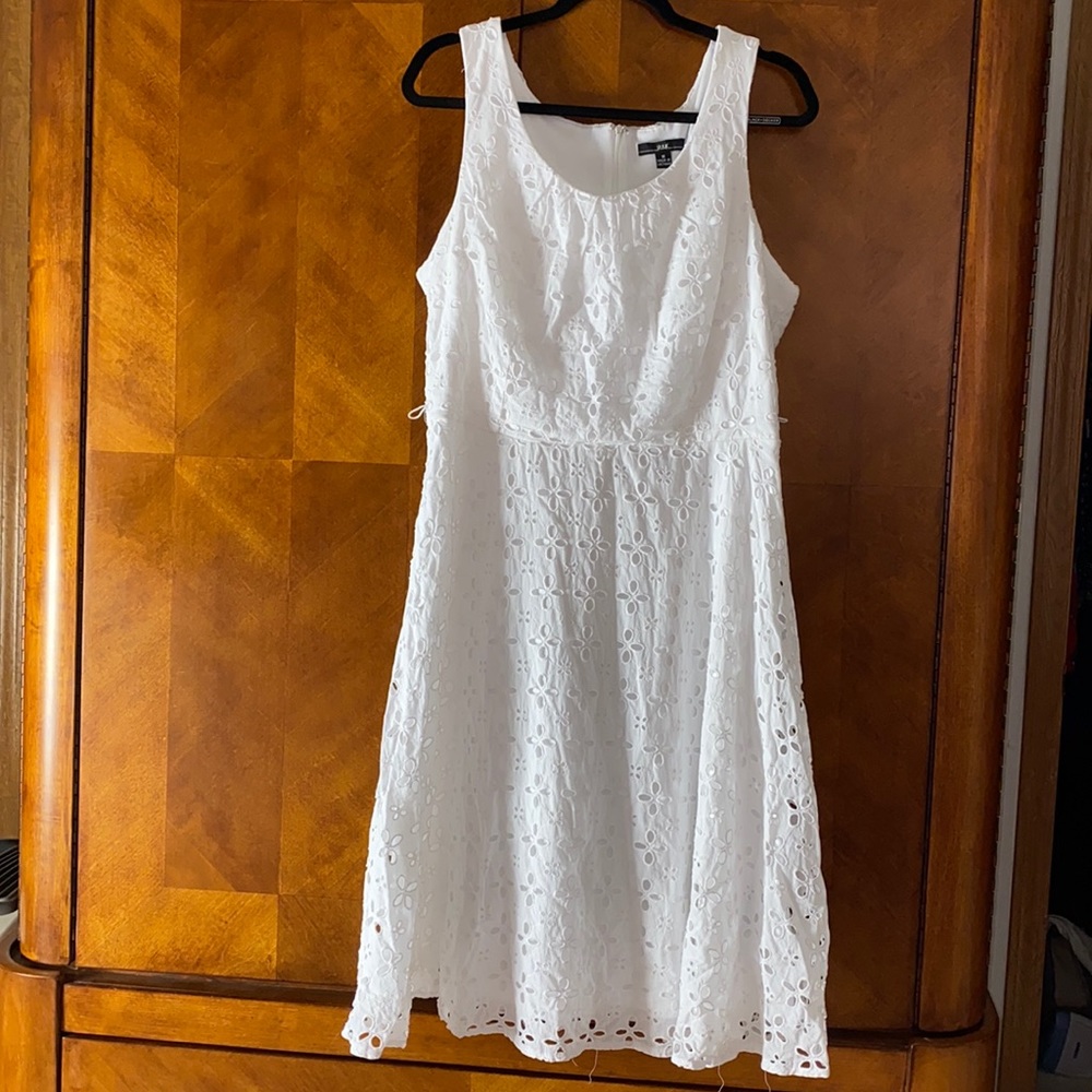 R&K Women’s sleeveless eyelet white dress size 18
